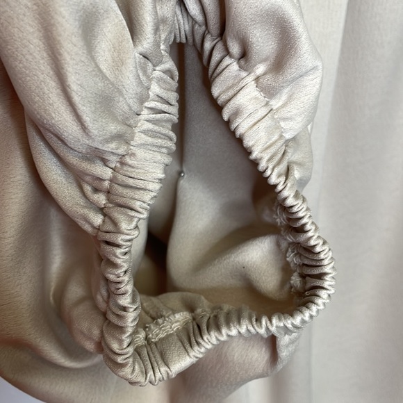 Roz & Ali Ruffle Sleeve on or off shoulder top - Picture 9 of 11